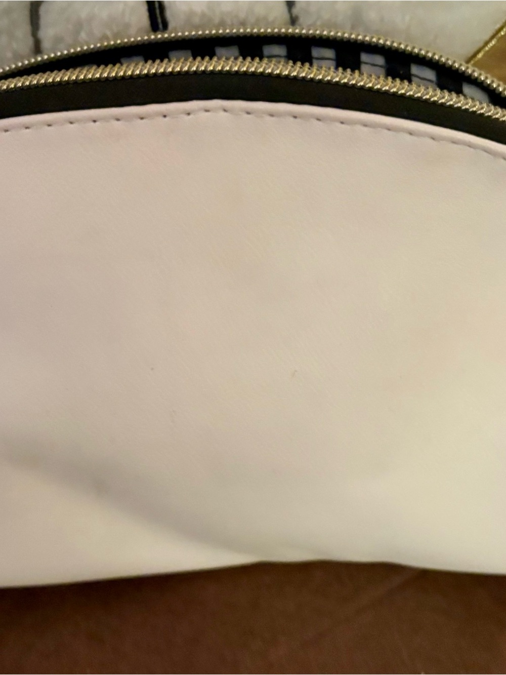 Marilyn Monroe White Cosmetic Bag with Red Lip Print - Picture 4 of 5